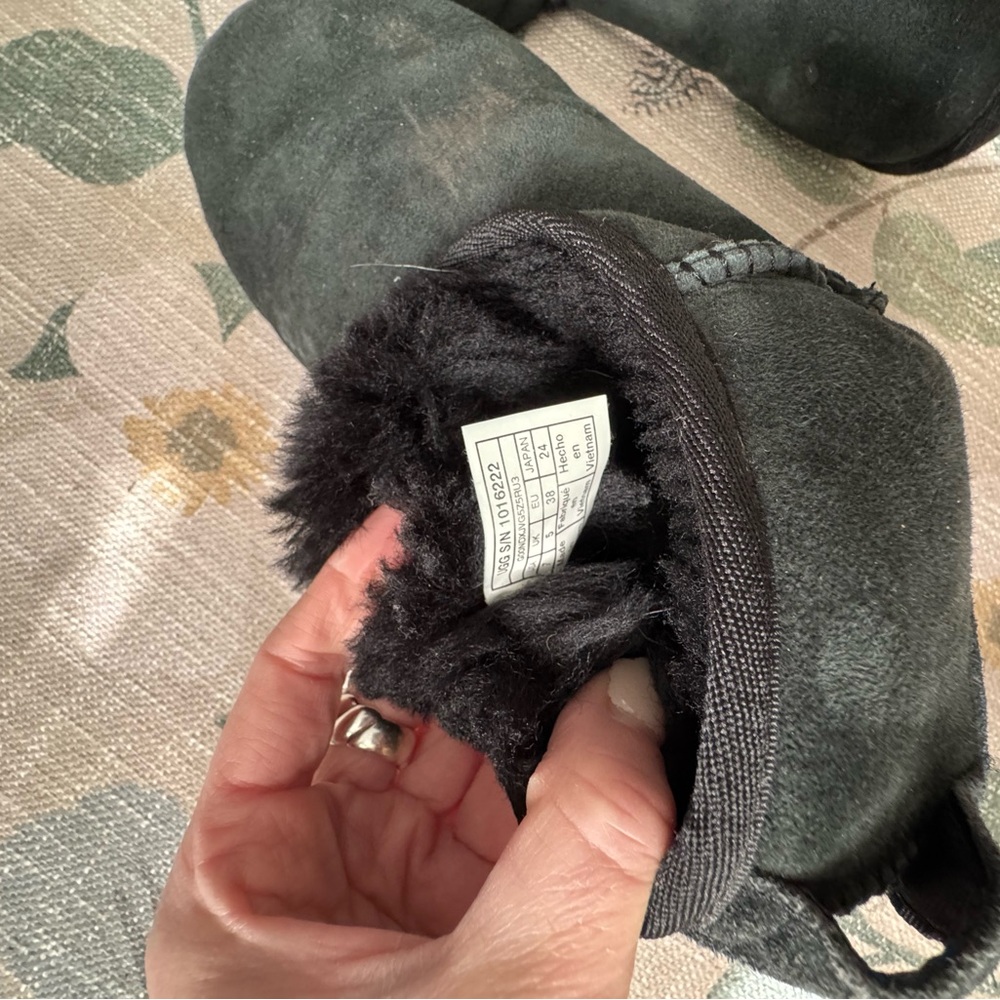 UGG Black Classic Mini sz 7 - Picture 5 of 6